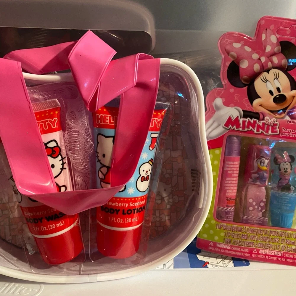Bundle lot of girls strawberry shortcake, Smurf, Minnie Mouse, hello kitty,